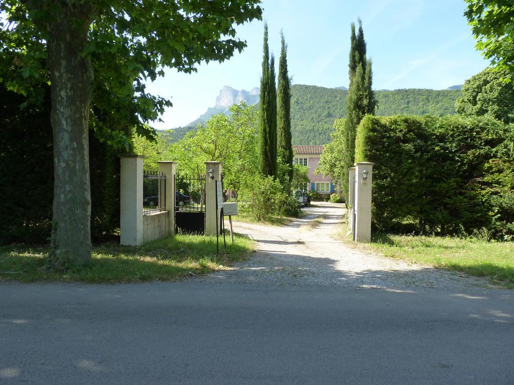 Saillans  La Maison Rose מראה חיצוני תמונה